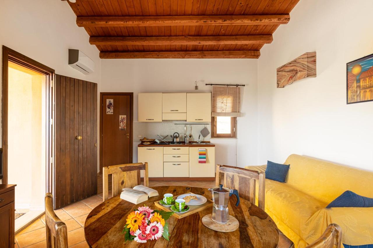 Solemar Sicilia - Le Casette Di Calzata Campofelice Di Roccella Exterior foto